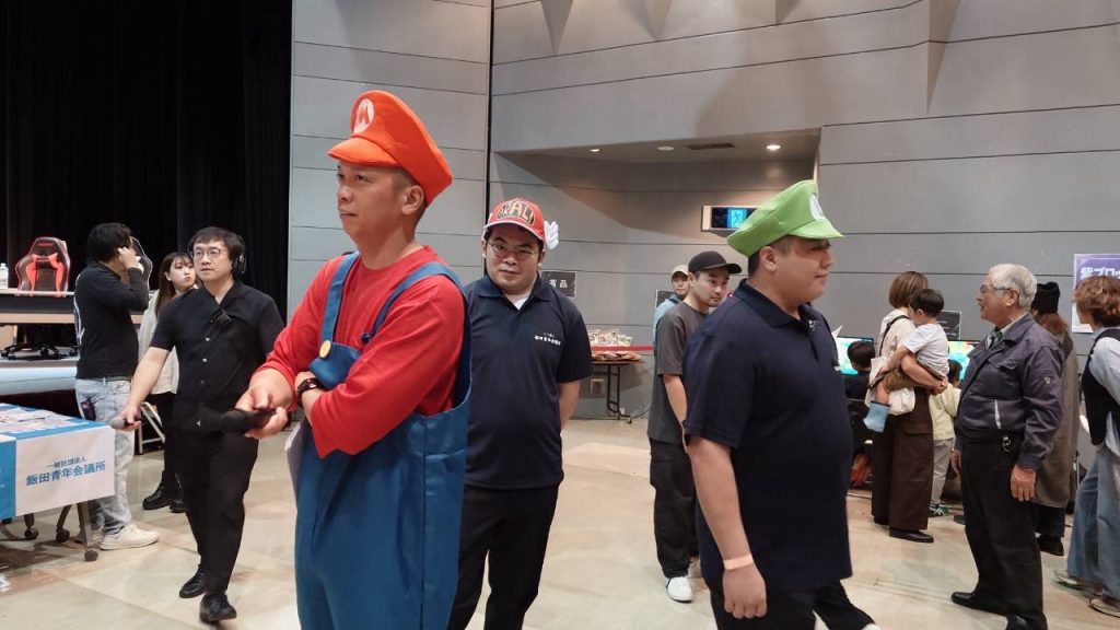マリオ・ルイージの衣装で運営する会員